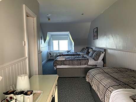 Family Room with Sea View