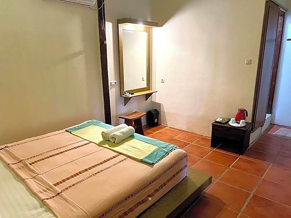Arys Lagoon Bungalow & Hotel