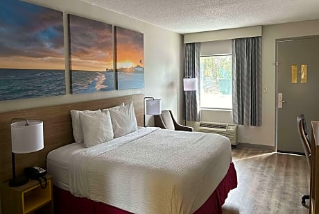 1 King Bed, Deluxe, Non-Smoking