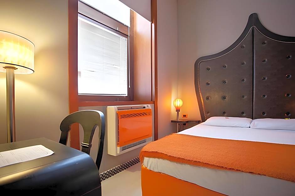 Orange Hotel
