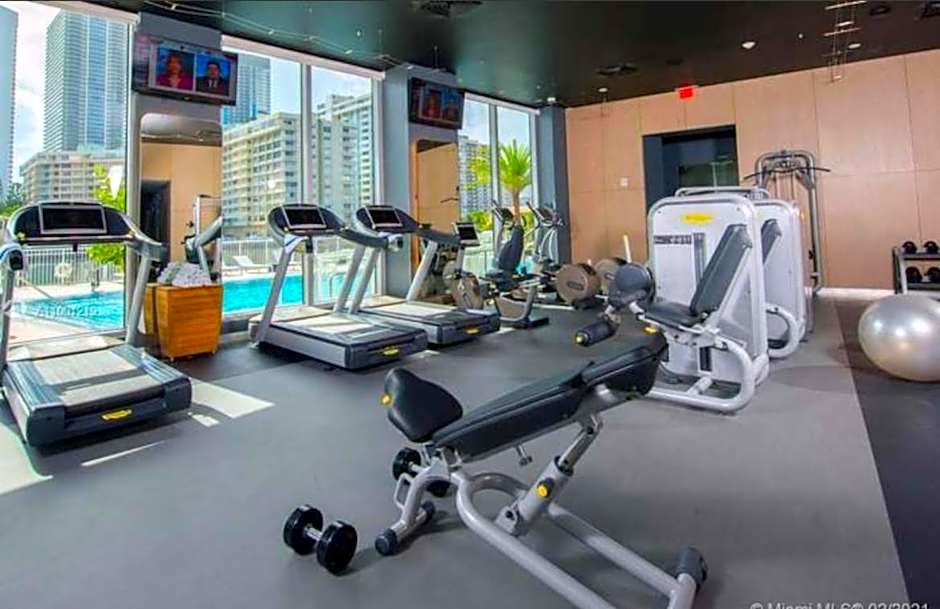 Stunning Penthouse Suite Waterfront 2BD 2BA