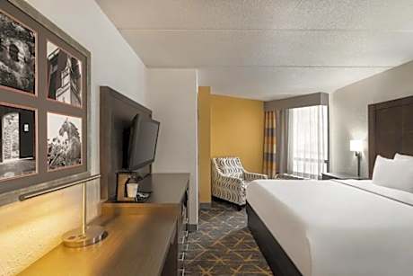 Suite King Size Bed
