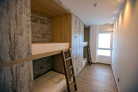 Bed in 4-Bed Mixed Dormitory Room