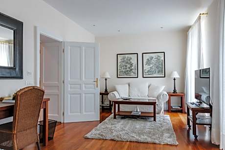 King Suite with Spa Bath - Annex