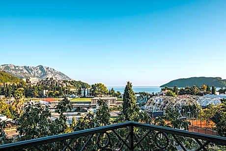 FAMILY SEA VIEW DELUXE ROOM