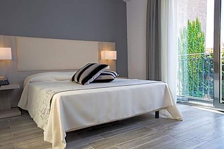 Deluxe Double Room with Spa Bath