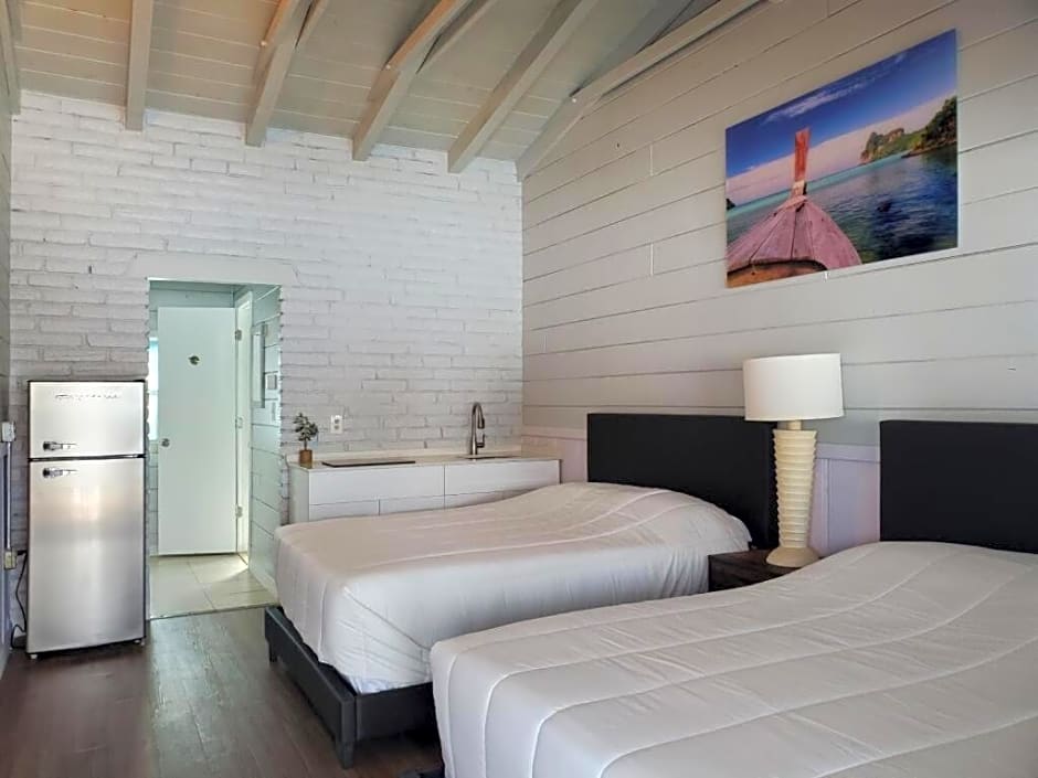 Hollywood Gardens Inn & Suites