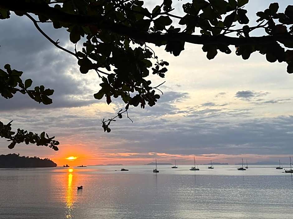 Sunny Cove Beach Resort Koh Phayam