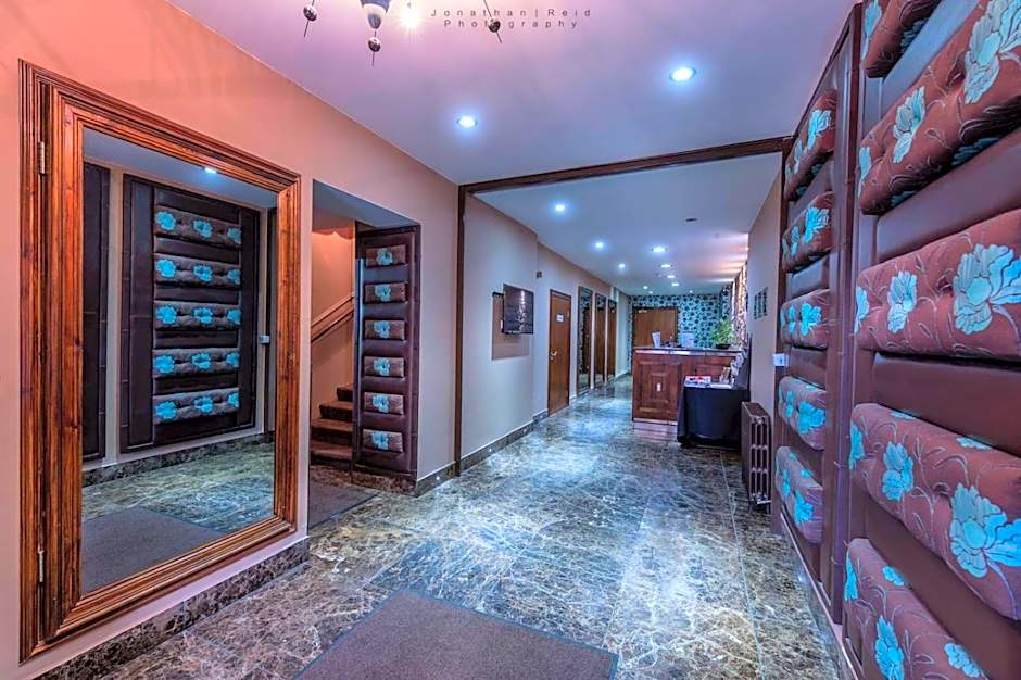 Number 44 Hotel & Bar