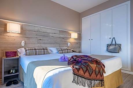 Triple Room (2 Adults + 1 Child)