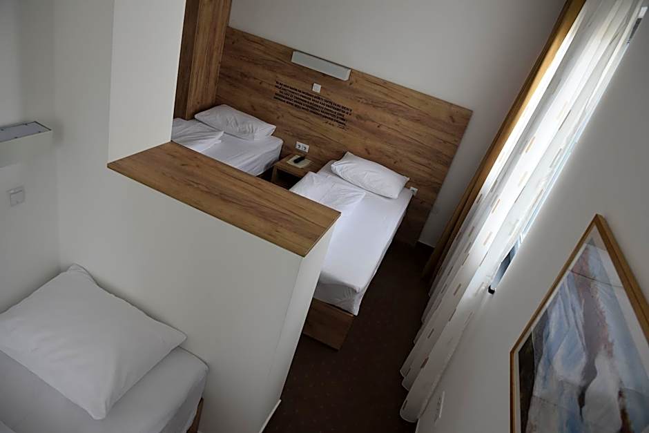 Hotel Argument