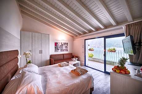 Deluxe Double or Twin Room with Lake View