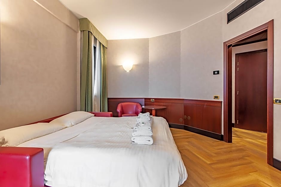 HOTIDAY Hotel Milano Turro