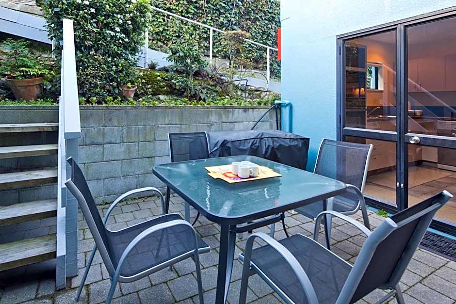 Spinnaker Bay Apartments