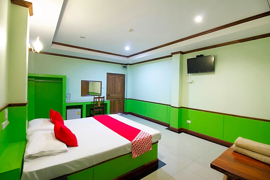 OYO 75334 Train Hotel