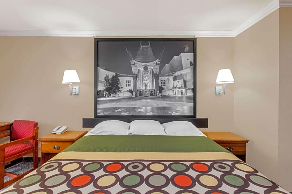 Super 8 by Wyndham Los Angeles Downtown