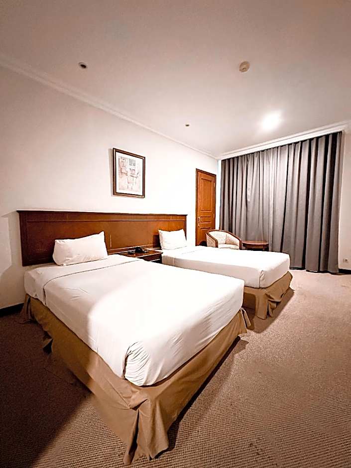 M - Regency Hotel