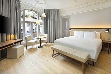 Heritage, Guest Room, 1 King, City View