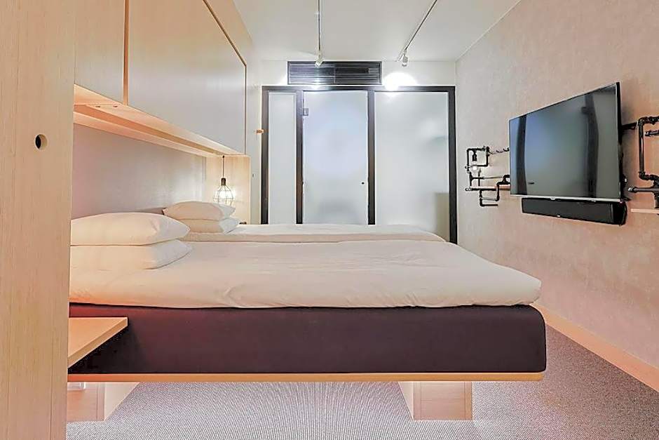 Hotel With Urban Deli