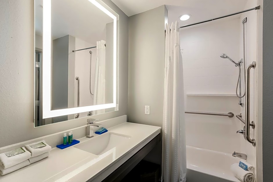 Holiday Inn Express & Suites Houston SE - Airport Area By IHG