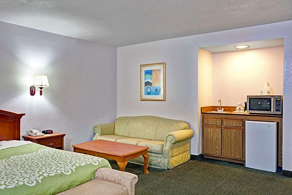 Days Inn & Suites by Wyndham Fullerton