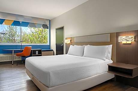 Standard King Room with Mobility Accessible Roll-In Shower