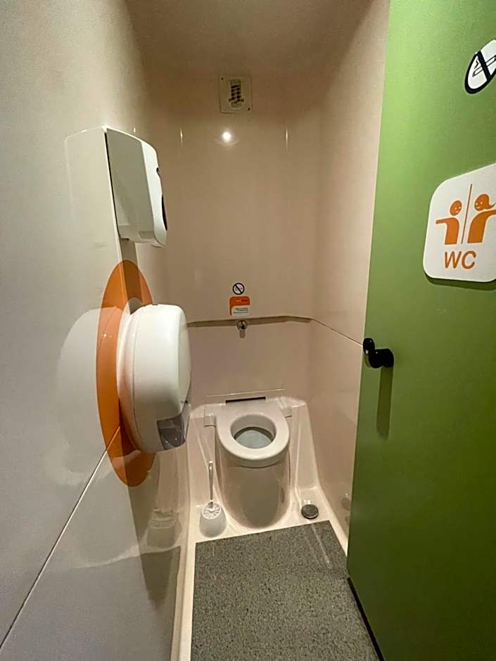 Unisotel Bollène A7 Ex-Hotel F1