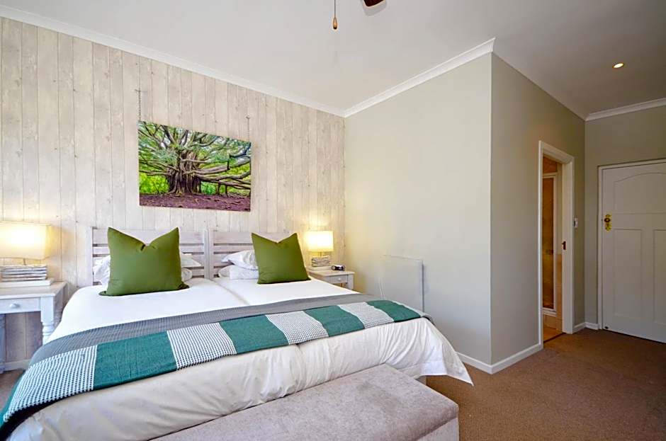 Lodge on Main Guest House and Conference Centre