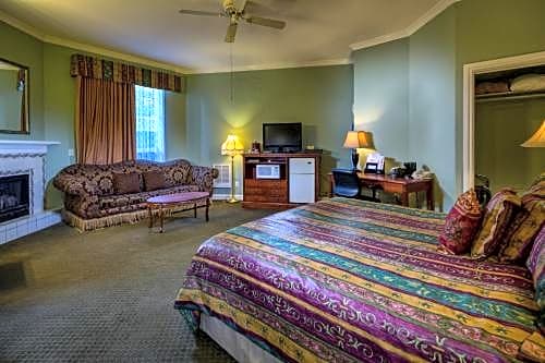 Photo 1 of 2 of Deluxe King Room with Sofa Bed