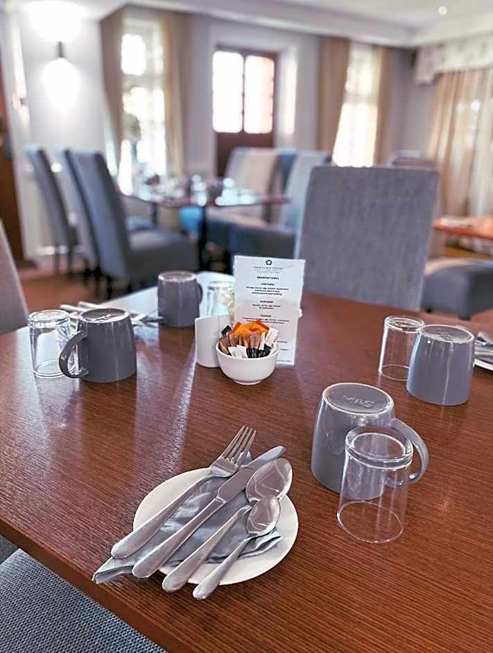 Newtown House Hotel