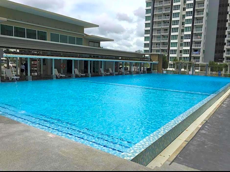 Sandakan Ijm pool view condo