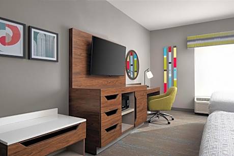 2 Queens Hearing Accessible Nonsmoking