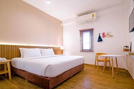 Superior King Room with Private Bathroom