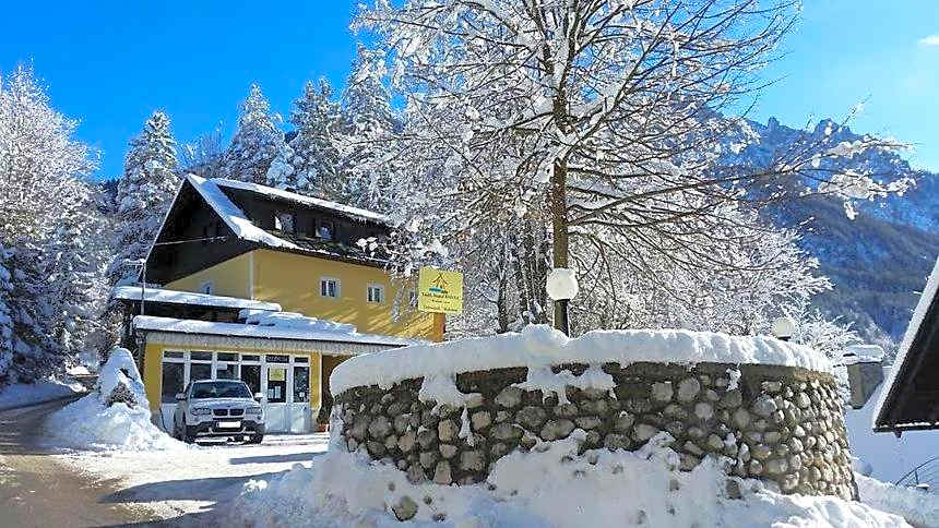 Rooms Barovc by the Lake Jasna