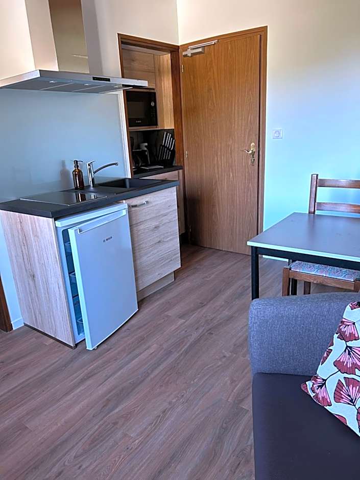 LA SOURCE Jacquet depuis 1954 Hôtel et Studio