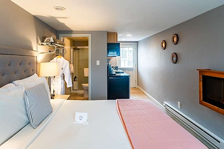 Inn at Haystack Rock