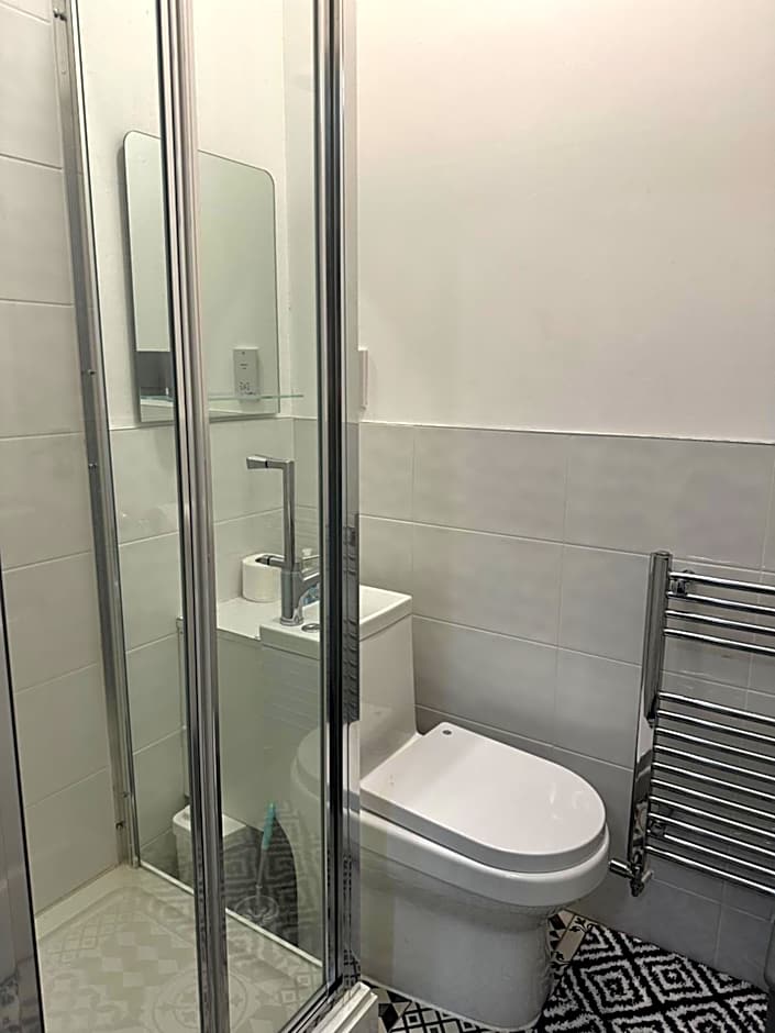 Lovely Town house Room 1