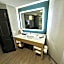 La Quinta Inn & Suites by Wyndham Dallas Arlington South
