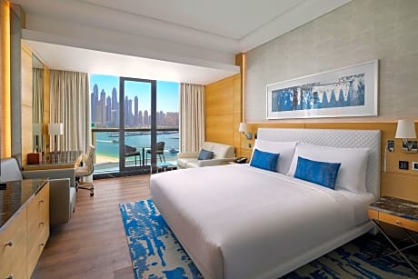 Grand Deluxe Room with King Bed and Partial Sea View