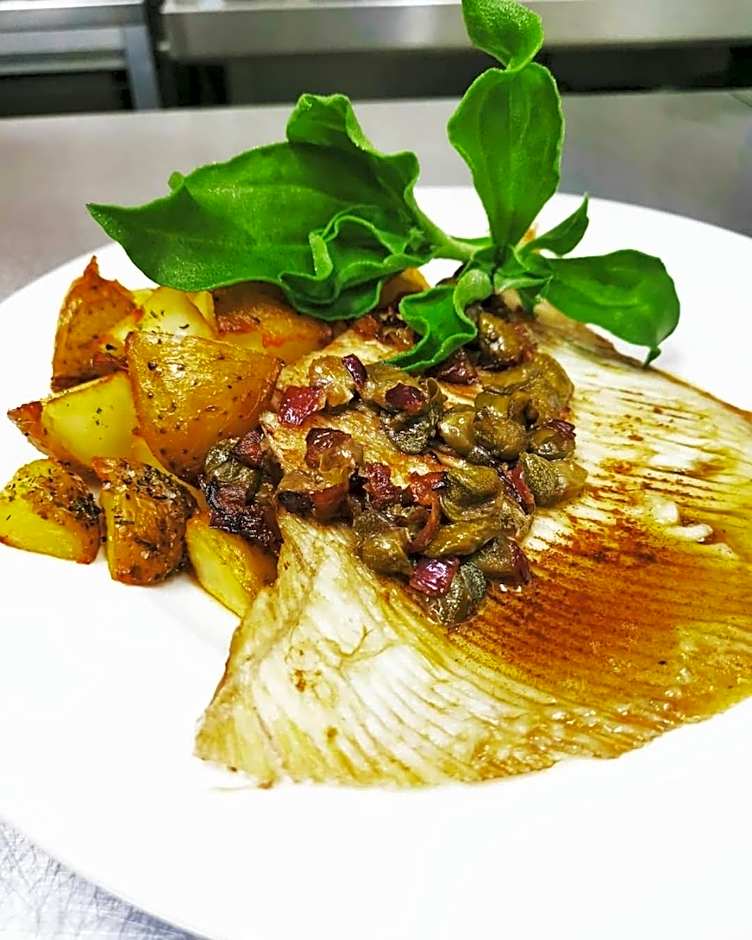 The Horseshoe and Castle