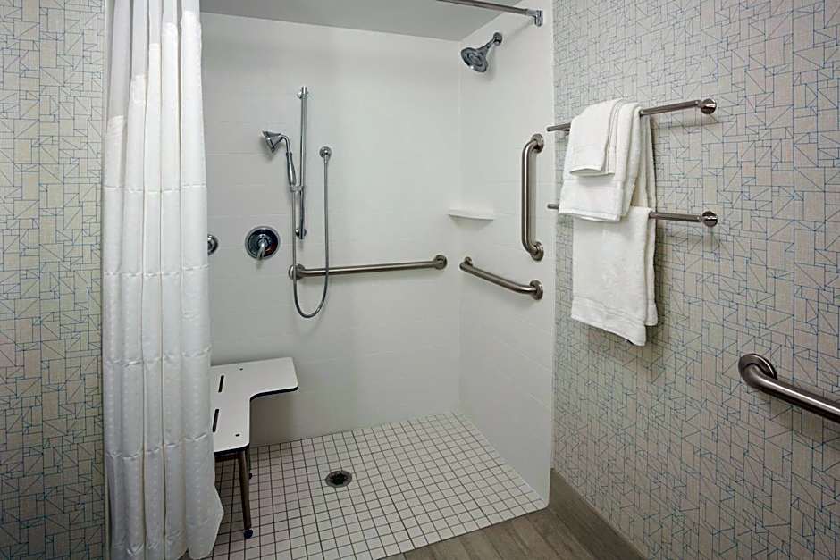 Holiday Inn Express Roseville-St. Paul By IHG