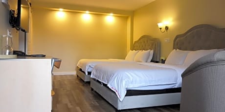 Deluxe Queen Room with Two Queen Beds