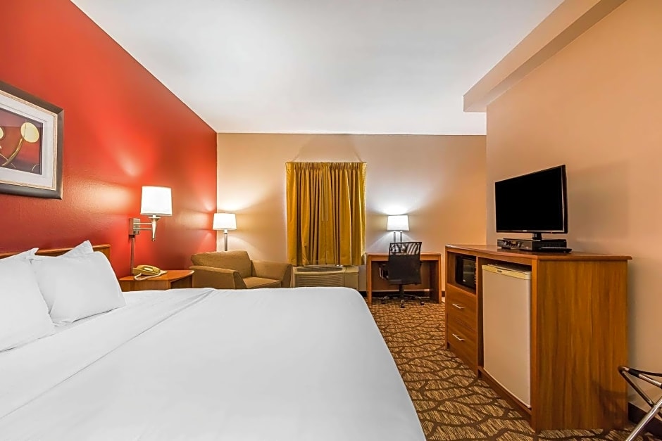 Quality Inn & Suites Chesterfield Village
