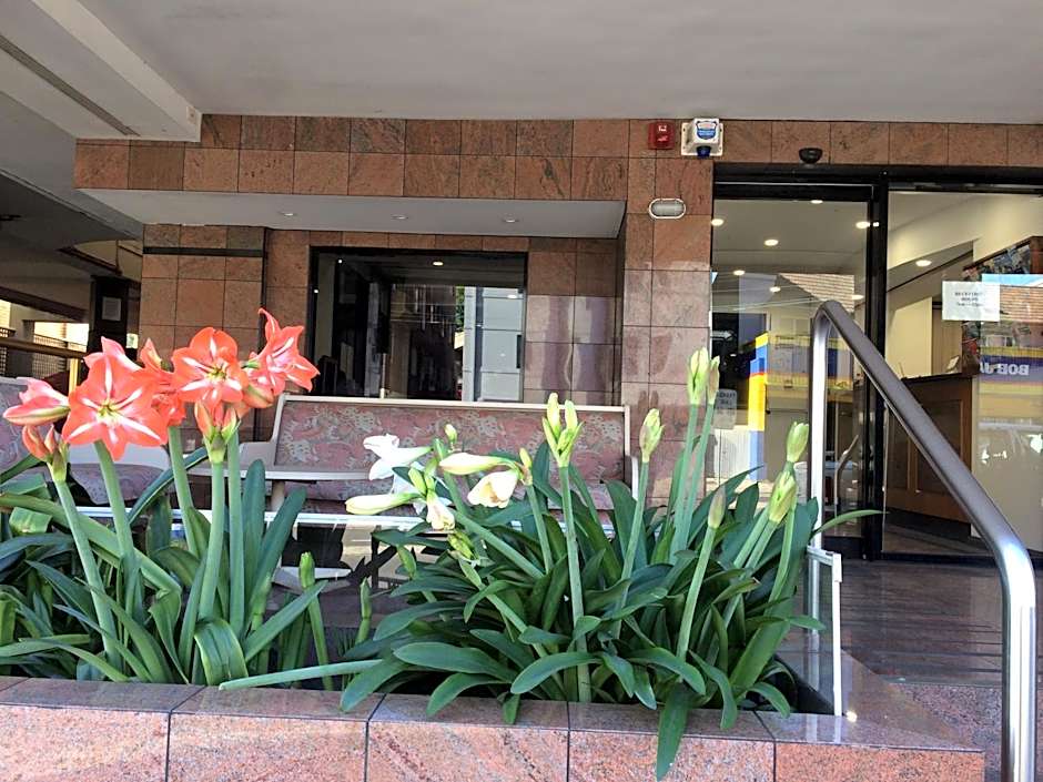 Edgecliff Lodge Motel