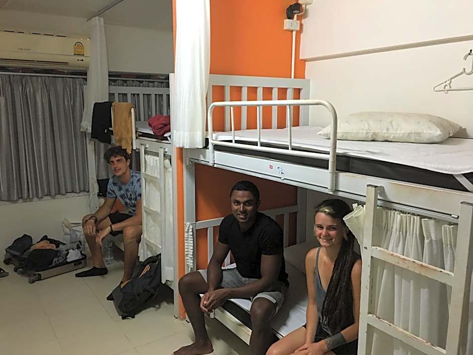 Bed in 10-Bed Dormitory Room — 28 fotoğraftan 1. fotoğraf