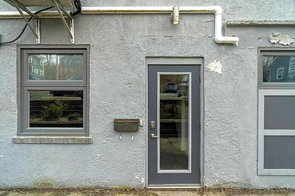 Large & Sunny Beautiful Home #103