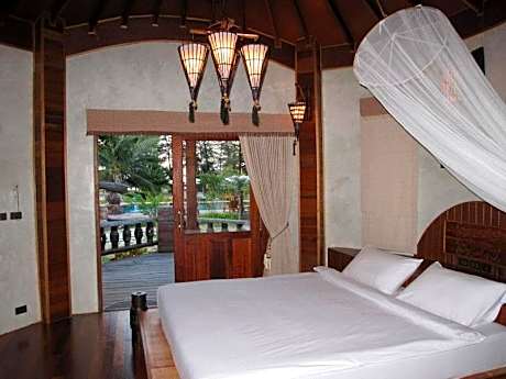 Fan Bungalow with Hot Water Shower