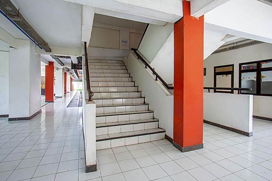 OYO Life 93405 Montong Are Residence