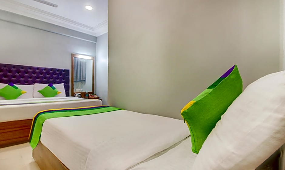 Treebo Cruz Royale Santacruz West