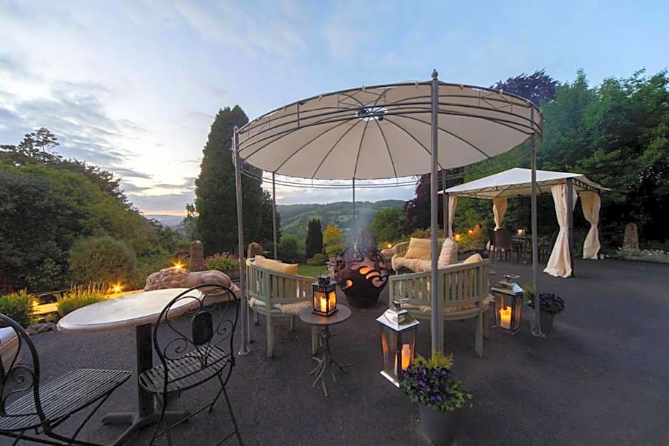 Burleigh Court Hotel